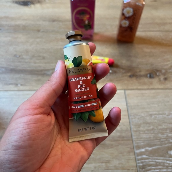 Lotion/soap/chapstick BUNDLE - Picture 4 of 11